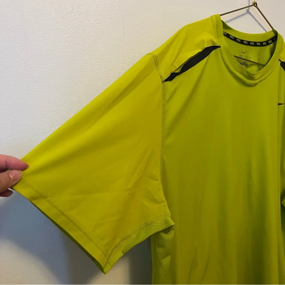 Nike‎ Dri Fit Breathable Cut Out Athletic T-shirt Size XL Running - Picture 5 of 13
